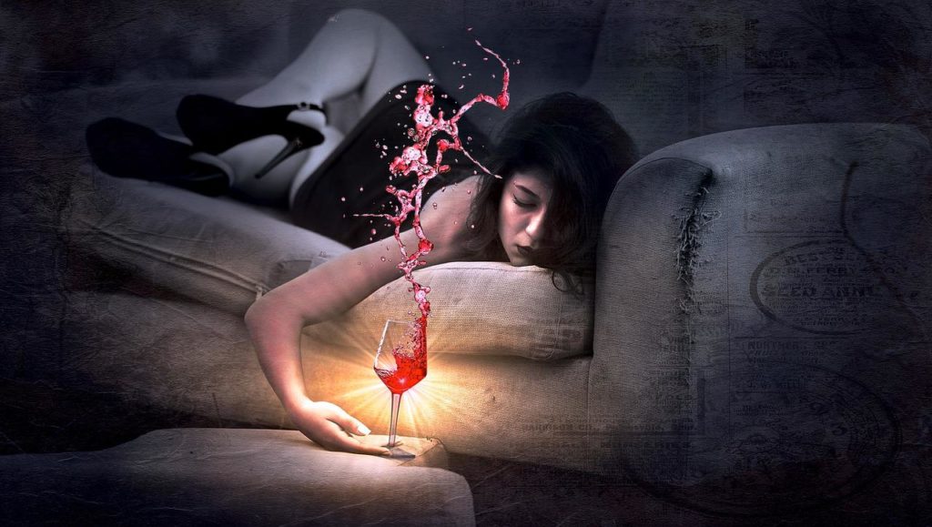 יין אדום על הספה