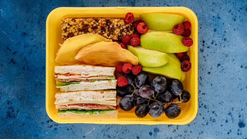 קופסת אוכל שמעודדת אכילה עצמאית