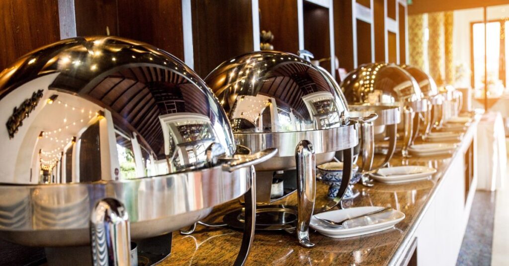 מאיפה מזמינים מגשים לאירוח לאירוע